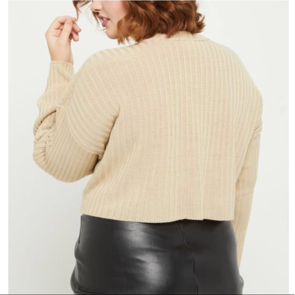 Plus size cropped sweater - Picture 2 of 2
